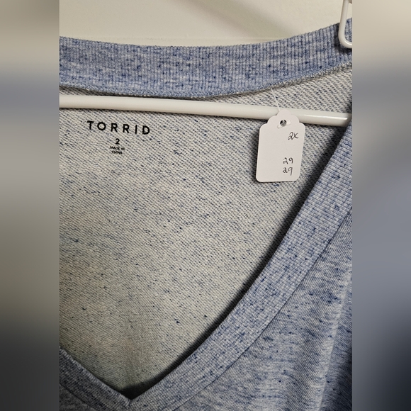 torrid Heathered Light Blue V-Neck Sweatshirt - Picture 3 of 5